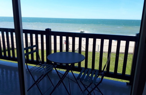 Blonville-sur-Mer Apartment | Blonville beautiful seafront apartment 10 minutes from Deauville