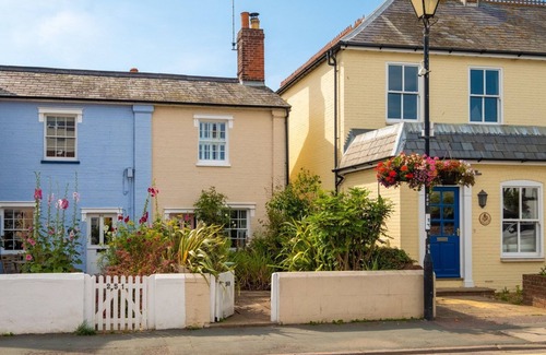 Aldeburgh Apartment | Bloom Cottage - sleeps 2 guests in 1 bedroom