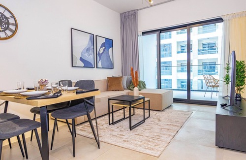 Jadaf Apartment | Bloomfields Stylish 1Br Binghatti Creek