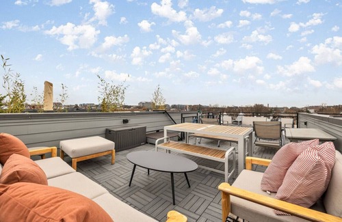 Bloomingdale House | Bloomingdale Townhouse | Rooftop and EV Parking