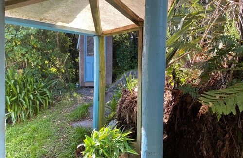 Barrytown House | Blue Bach Motukiekie