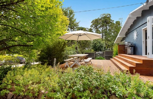 Shoreham House | Blue Beachside Luxe Pet Friendly Walk to Beach