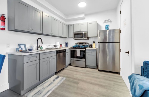 Elizabeth Apartment | Blue Bliss 2BR 2BTH with Indoor Pool, FREE Parking, Near NYC & EWR Airport