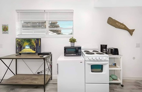 South Lake House | Blue Coral Studio in Hollywood