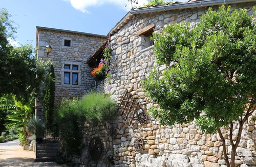 Casteljau House | Blue Cottage in Casteljau
