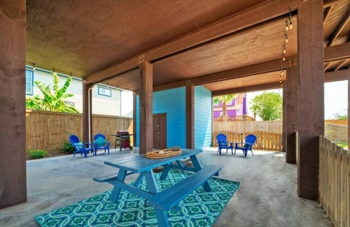 Leeward Sands House | Blue Crush-Near City Pool, Channel View