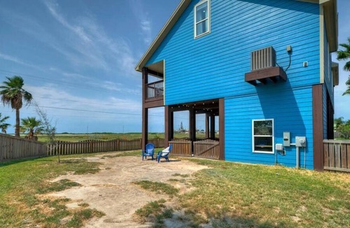 Leeward Sands House | Blue Crush-Near City Pool, Channel View
