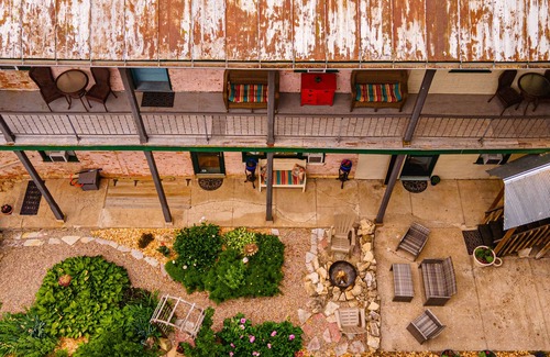 Alma Apartment | Blue Door Inn- Suite Three