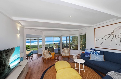 North Avoca House | Blue Haven - Absolute Beachfront