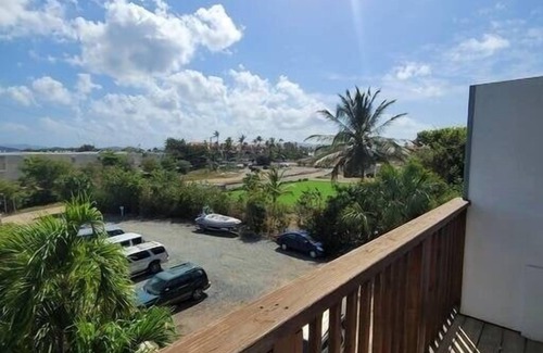 Red Hook Apartment | Blue Horizon, One - Walk to beach & Restaurants.