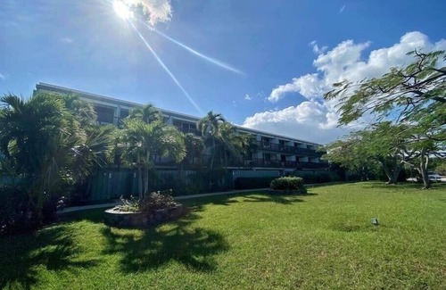 Red Hook Apartment | Blue Horizon, One - Walk to beach & Restaurants.