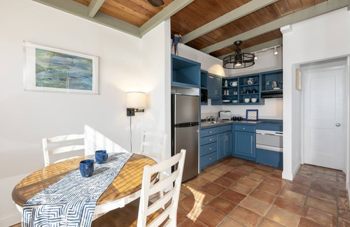 Estate Hansen Bay Villa | Blue Infinity: Oceanfront Villa~Endless Views with Full A/C & Solar Power