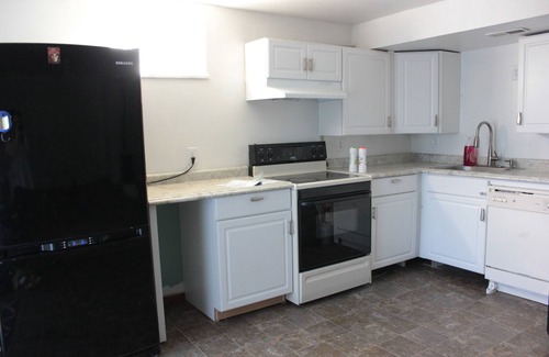 New Haven  Hamilton County House | Blue Jay Bungalow- 3 bedroom withnprivate outdoor porches, kid-friendly big yard