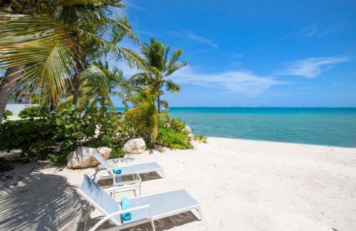 East End House | Blue Moon - A Divers Paradise in East End Next Door to Ocean Frontiers, Beach Cottage with Upgraded Interiors