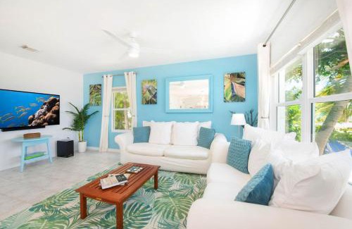 East End House | Blue Moon - A Divers Paradise in East End Next Door to Ocean Frontiers, Beach Cottage with Upgraded Interiors
