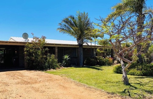 Kalbarri House | Blue Occy Kalbarri Sleeps 8, Pet Friendly, Free Wifi, Central Location