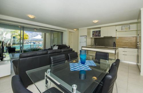 Nelly Bay Apartment | Blue on Blue Apartment 813