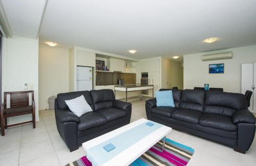Nelly Bay Apartment | Blue on Blue Apartment 813
