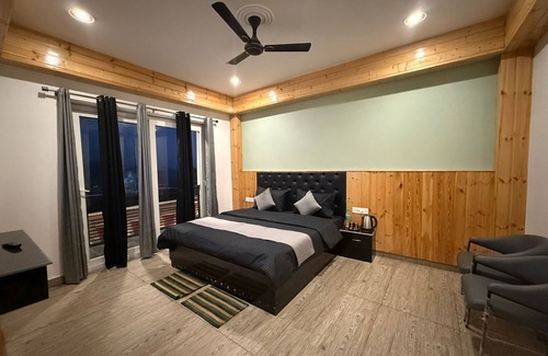 Nainital Hotel | Blue Pine Pool