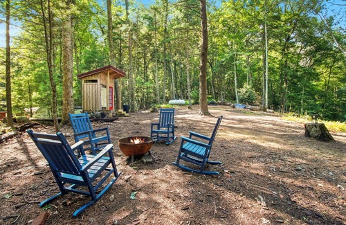 Laurel Springs Cabin | Blue Ridge Parkway/Off-Grid Cabin/Glamping/Hummingbird Hideaway