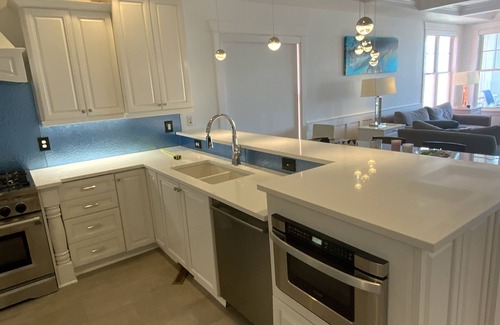 Carolina Beach House | Blue SKies - OCEAN FRONT COOL CONTEMPORARY TOWNHOME