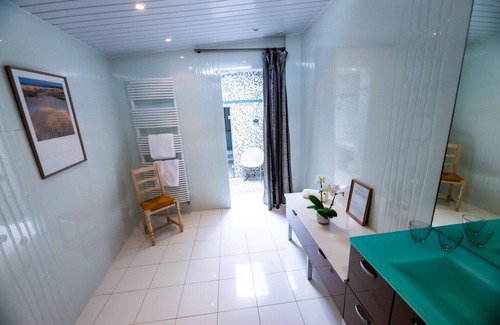 Saint-Wambert-des-Trois-Vallees Bed & Breakfast | BLUE SPA Suite 2 pers JACCUZZI AND PRIVATE HAMMAM, breakfasts and SPA access