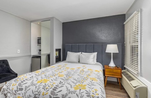 Douglas Hotel | Blue Star Motel #2 - Studio Hotel, Sleeps 2