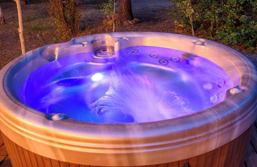 Three Rivers Cabin | Blue Top Cabin Log Bend/SunRiver: HotTub FirePit Family/Dog/Horse Public Trails