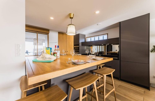 Behobie Apartment | BLUE UHAINA . KEYWEEK . Sea view apartment Biarritz downtown