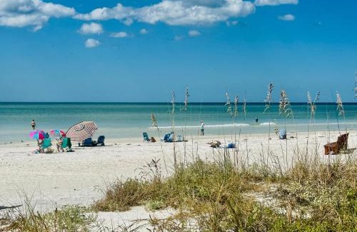 Indian Rocks Beach Apartment | Blue Water Beachside villa 3