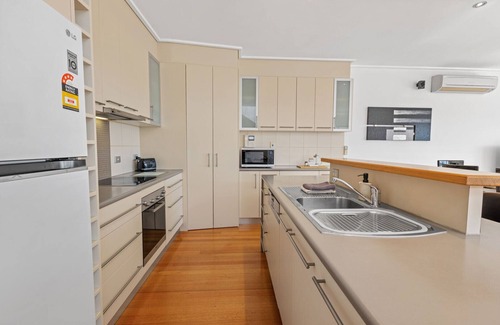 Lakes Entrance House | Blue Waters - Just minutes away from the Lakes Entrance foreshore