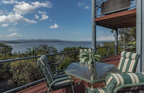 Mallacoota House | Blue Waters Lakeside escape.