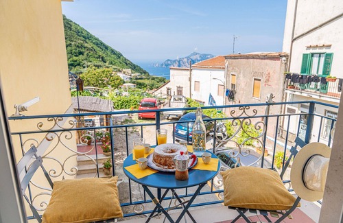 Termini House | Bluebell Residence - on the way to the famous path of "Punta Campanella"