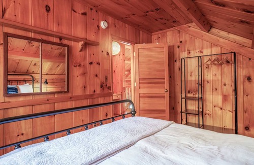 Lamoine Cottage | Blueberry Cottage-Oceanfront log home on 3.5 acres near Acadia National Park