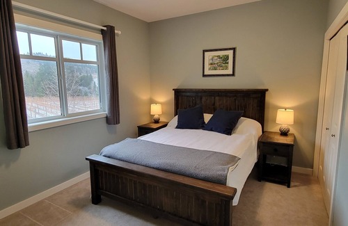 Okanagan-Similkameen Other | Blueberry Hill Vineyards-Farmhouse with private hot tub