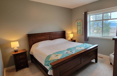 Okanagan-Similkameen Other | Blueberry Hill Vineyards-Farmhouse with private hot tub