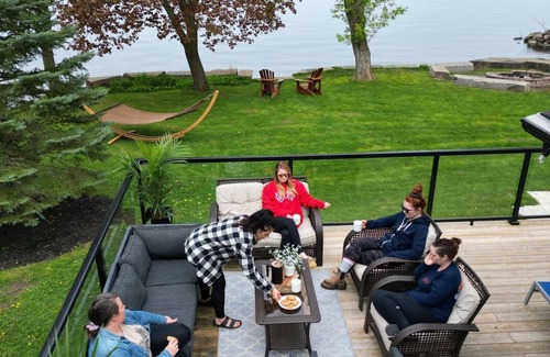 Ramara Cottage | Bluebird Cottage - Lakefront - Casino