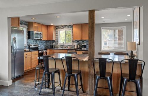 Southwest Bend House | Bluebird Day - Brooks House