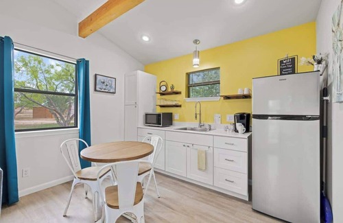 Fredericksburg Cottage | Bluebonnet Waterfront Cottage With Hot Tub