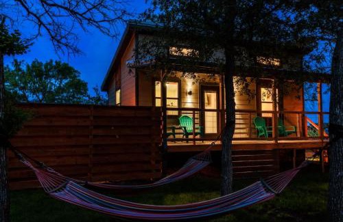 Fredericksburg House | Bluebonnet Waterfront Cottage with Hot Tub