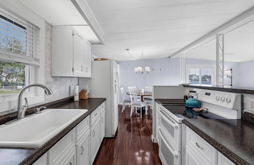 Waterford Cottage | Bluegill Cottage- Summer at the Lake – Swim, Kayak, and Make Memories!