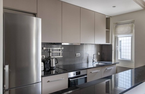 Arsenal Apartment | Blueground | Bastille, doorcode, near Le Marais