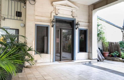 L'Europe Apartment | Blueground | Batignolles, elevator & washer