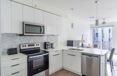 Brentwood Apartment | Blueground | Brentwood, pool, nr Zilker Park