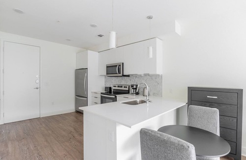 Brentwood Apartment | Blueground | Brentwood, pool, nr Zilker Park