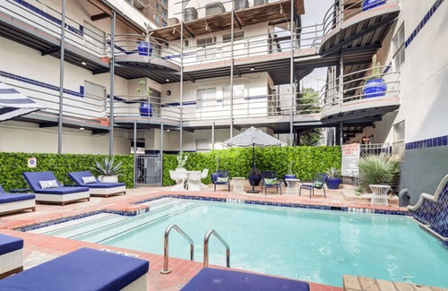 Waller Creek District Apartment | Blueground | Downtown Austin, pool, nr Congress Ave