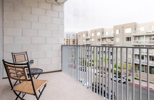 Fremont Apartment | Blueground | East Industrial, pool & AC, nr park