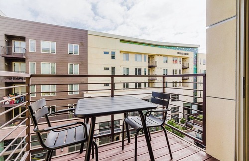 Mountain View Apartment | Blueground | Mountain View, pool, nr Shoreline Park