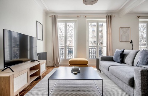 Croulebarbe Apartment | Blueground | Port Royal/Jardins du Luxembourg