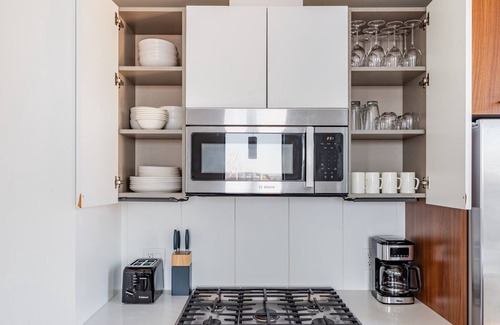South Beach Apartment | Blueground | Rincon Hill, pool & EV, nr Ferry